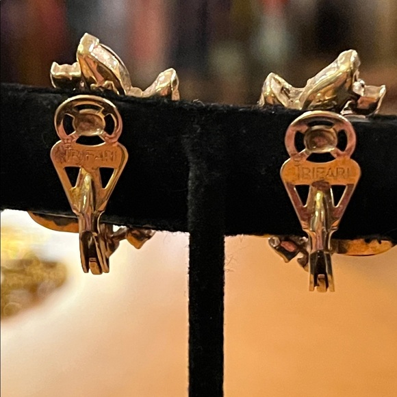 Vintage crown Trifari faceted Crystal rhinestones clip on earrings - Picture 5 of 13